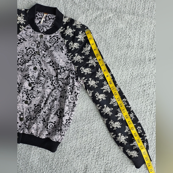 Free People Floral Cropped Bomber Jacket Womens Sz XS Purple Black - Picture 14 of 16